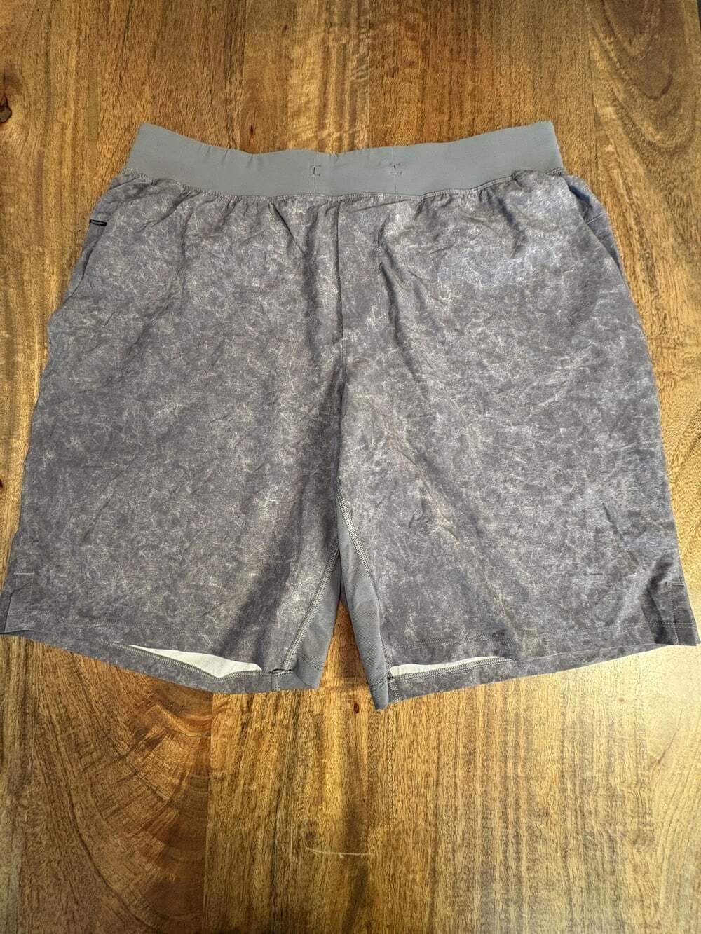 Lululemon Shorts Mens XL Gray Lined 9 Inch Inseam Running Athletic Zip Pocket